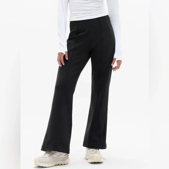 NWT Athleta Glacier Bootcut Black Pants Size 6/P. - Picture 9 of 9
